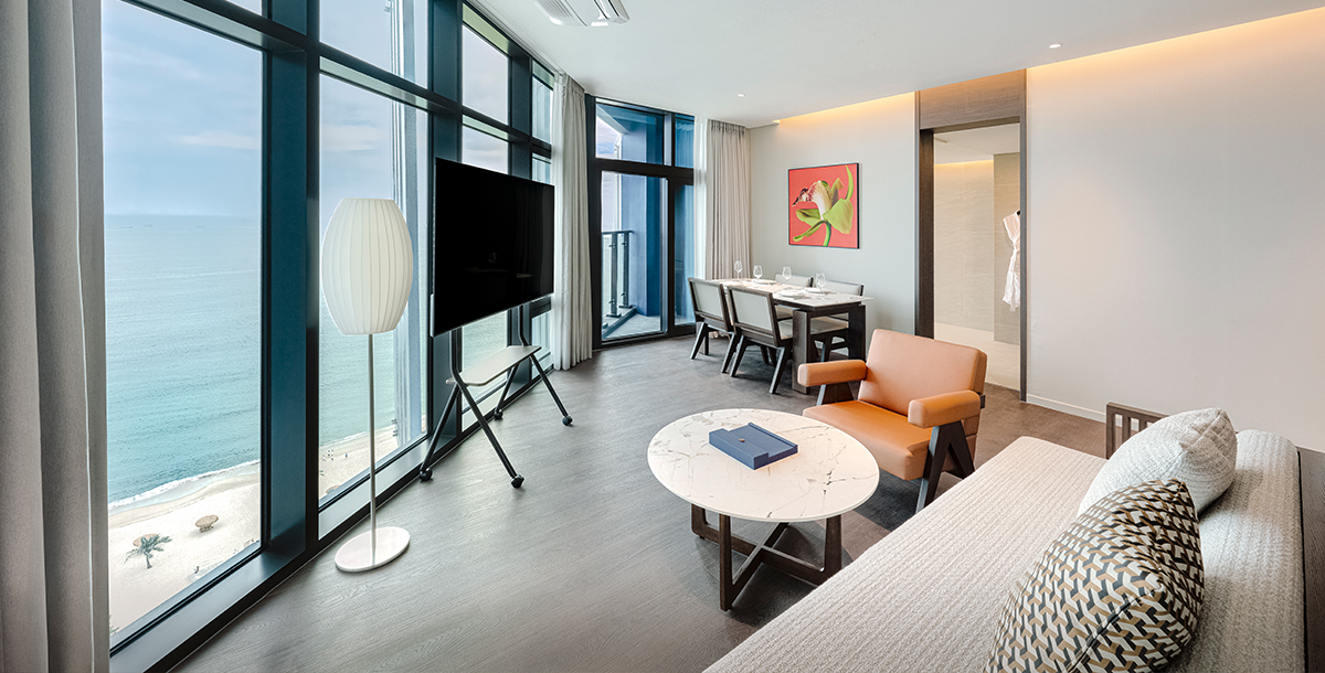 Corner Pool Suite 이미지