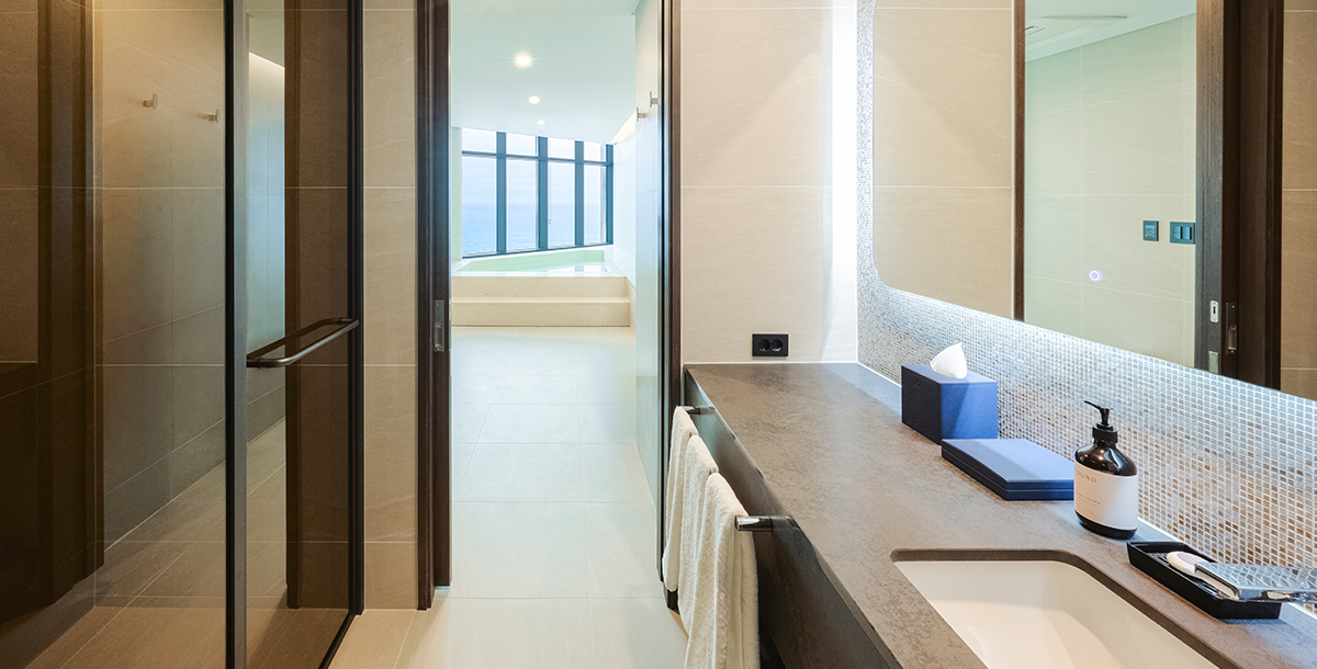 Corner Pool Suite 이미지